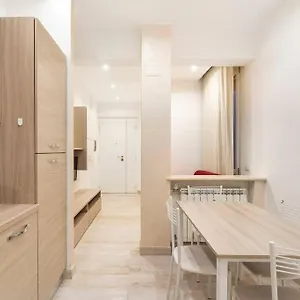 https://first-floor-apartment.it-romehotels.com