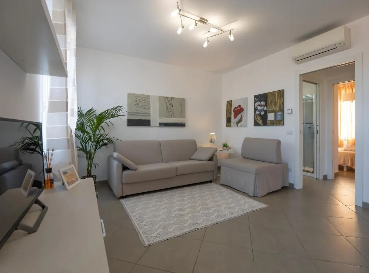 Casa Felice - Lavanda Pietra Ligure 0*,  Italia
